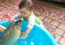 Bebeğin Balık Sevgisi.. :))