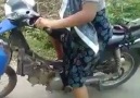 Begini kalau ibu-ibu belajar motor...