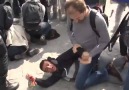 Beyazıt Meydanı'nda Dev-Genç'lilere polis saldırısı