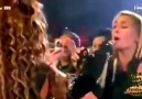 Beyonce`un konserde mikfronu hayranına uzatması ve 'uuuuu'