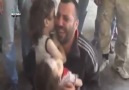 Bir baba, Kimyasal Saldırıda Ölen  2 kızını görünce