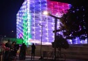 Bir Binadan Yapılmış Uzaktan Kumandalı LED Bulmaca Küpü.