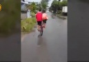 Bir Bisiklet İki Çocuk