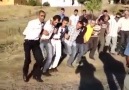 Biri Halay çekenlere destek versin göçecekler ))