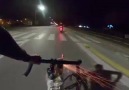 Bisiklete havai fişek takıp motorcu kovalayan psikopat