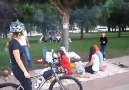 Bisiklet yolunda piknik yapmak