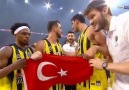 Bobby Dixon Türk bayrağı ile seramonide!