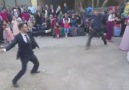 Bu dans 2017 yılında erik dalı dansına tepki olarak doğdu.