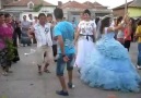 Bulgaristan Romanları...damat'a alkışş şortluu :))