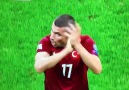 Burak Yılmazın oyuna giren Ozan Tufanı alkışlatması.