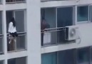 Bu uçan tekmeden sonra bir daha intihar etmeye kalkmaz herhalde