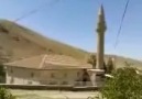 Camii hopörlerinden köylü kadınlara isyan eden köy muhtarı..