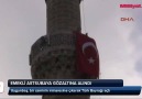 Caminin minaresine çıkan e.Astsubay Türk Bayrağı açarak hükümetin
