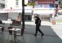 Canı sıkılan Polisimiz :D İZLE & PAYLAŞ