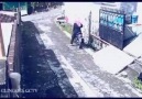 Çantasını çalan hırsızın motorunu alan kadın