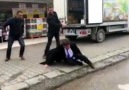 CHP İl Başkanı'nı sokak ortasında dövdüler!!!