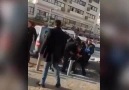 CHPli İzmir Belediyesi Zabıtaları simit satan bir adamı dövdüler..