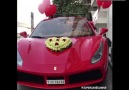 Çıtayı arşa kaldırarak sevgilisine Ferrari alan romantik
