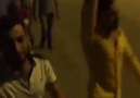 Cizre'de halk darbe girişimini sokaklarda protesto ediyor.