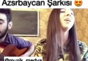 Çok duygulu müzik adamın yakası geliyo