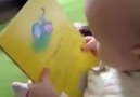 Çok Hızlı Kitap Okuyabilen Bebek