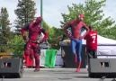 como que deadpool y spiderman se deschabaron jajjajaja