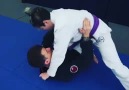 Countering knee on belly with a sneaky kneebar!Repost &