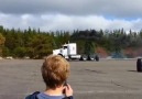 Crazy Semi Trucks DriftingWatch till... - Beastt Truck Family