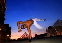 CURTA e COMPARTILHE !! Floreios de Capoeira em Paris