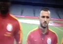 Dany, Elazığspor maçı öğncesi söylenen İstiklal Marşına eşlik edi
