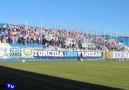 Die Fans von FK Novi Pazar 1928 feiern und bejubeln Fenerbahçe!