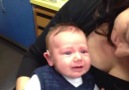 Doğuştan kulakları duymayan bir bebeğin annesinin sesini ilk d...