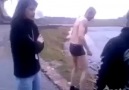 Donmuş Gölde Yüzmeye Çalışan Rus