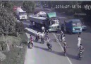 Dorseye yükü bağlamayan tır şoförü canından oluyordu - f/TeknoVid