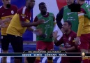 Drogba Maç Öncesinde Takıma Taktik Veriyor!