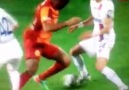 Drogba'nın kendini yere bırakıp faul aldığı pozisyon..