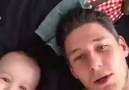 Dünyanın en tatlı baba ve bebek videosu!