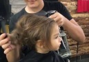 Dünyanın En Tatlı Çocuğu Saçlarını Kesiyor