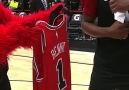 D-Wade swapped jerseys with Benny the Bull.