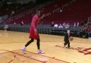 Dwight Howard Plays 2-On-1 Young Fans !