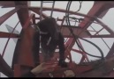 俄羅斯攀高狂人偷偷爬上650米上海塔