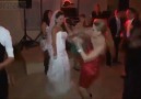 Eğlenceye Devam - Düğünde Çılgınca Dans Eden Kadın Facebook