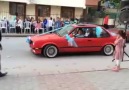 E30 kendi müzigini duyunca...:)