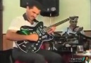 Elektro Gitar ile Arabesk Ezgileri Çalan Adam