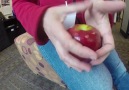 Elmayı elinizle 2'ye bölebilirsiniz.