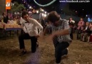 Emir ve Kaan'dan karşılıklı zeybek...