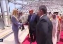 Erdoğan Katar ziyareti sırasında Katarlı Emirin çocuğunun elini öptü.