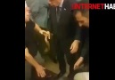 Erdoğan yerde yatan yaralıyı öpüyor...