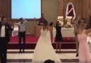 Erik dalı oynayan gelin ve damat