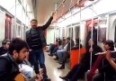 Ethem Sarısülük Metroda Çalgı Eşliğinde Şarkı Söylüyor